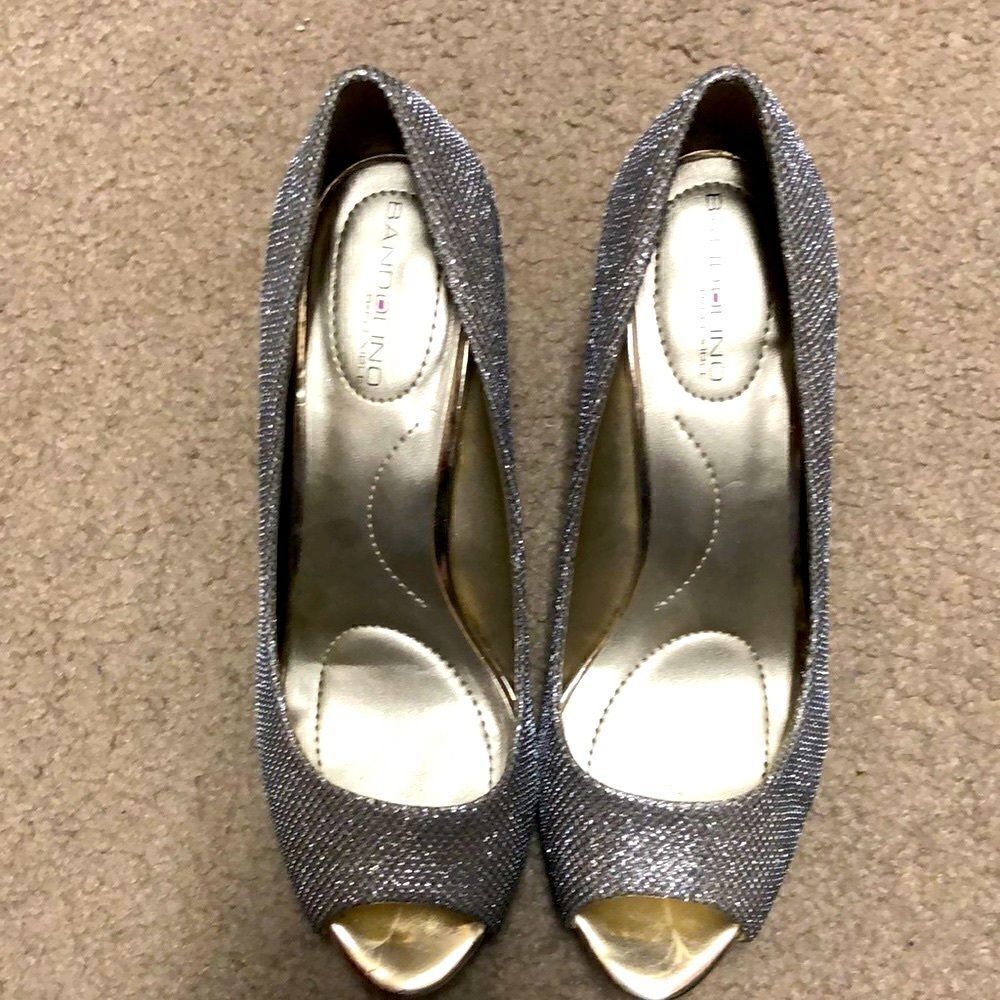 Bandolino Heels Size 7 1/2 Gold Metallic